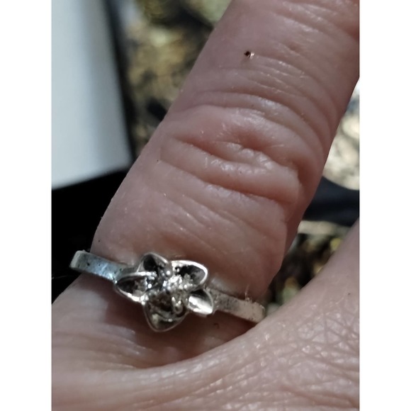 Beautiful sterling silver ring size 6 - Picture 1 of 1